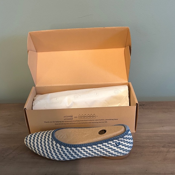 Vivaia Tamia Blue and White Knit Flats - Picture 1 of 4